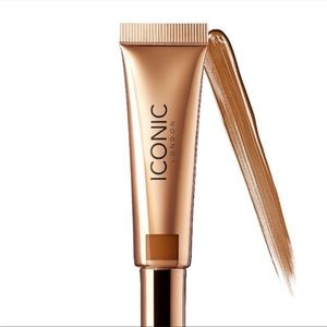 Iconic London Sheer Bronze in
Caramel Glow